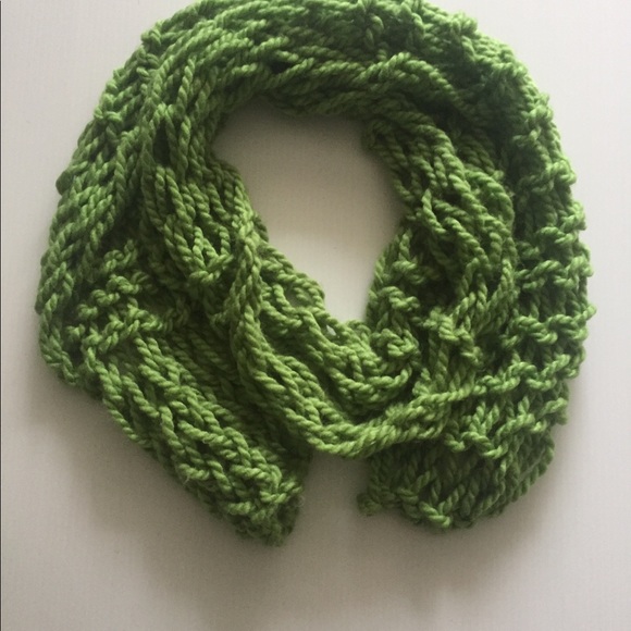 ❄️HANDMADE CROCHET SCARF❄️ - Picture 2 of 2